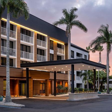 Courtyard By Marriott - Naples Hotel Exterior photo